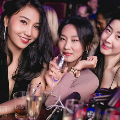 夜店dj舞男生跳的